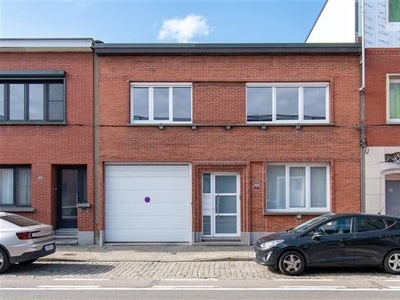 Zeer energiezuinige woning met 4 slpks en magazijn/garage !