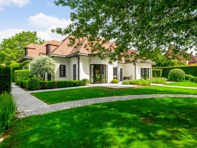 GEMEUBELDE VILLA OP 4.394 M²