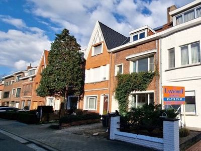 GENTBRUGGE, Karaktervolle burgerwoning met mooie tuin.