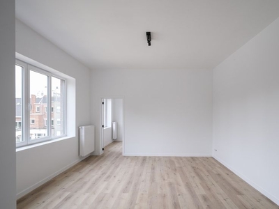 Gerenoveerd appartement te Sint-Amandsberg (met optie garag