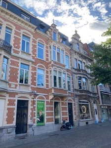 Luxe dak-appartement met 2 terrassen op Ladeuzeplein