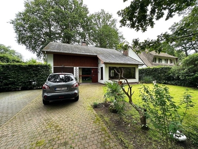 Mooie woning met 3 slaapkamers, bureau, garage en oprit g...