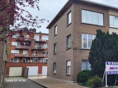 OP TE FRISSEN GELIJKVLOERS, 1 SLAAPKAMER, TERRAS EN GARAGE