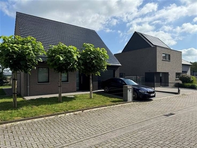 Open bebouwing met 3 slaapkamers gelegen in rustige omgeving