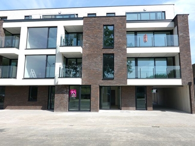 Prachtig nieuwbouwappartement met autostaanplaats op uitste