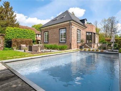 Prachtige villa met zwembad te Brasschaat