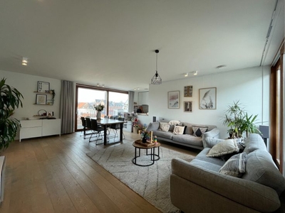 Recente luxe penthouse met zicht op de torens van Gent