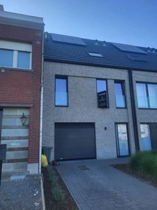 Recente nieuwbouwwoning met 4 kamers