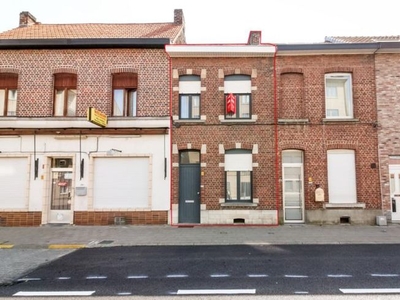 RIJHUIS MET GROTE GARAGE EN TERRAS