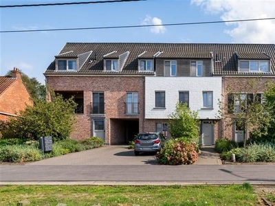 Ruim appartement met 3 slaapkamers, groot terras en dubbele