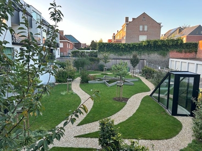 Ruim zonnig appartement met grote gemeenschappelijke tuin