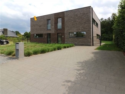 Rustig gelegen, mooie tuin, BEN-woning, 4 slpk.