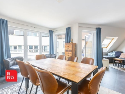 Schitterend penthouse appartement met 2 slpk aan de Visse...