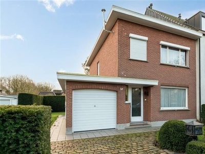 Te renoveren woning met veel potentieel!