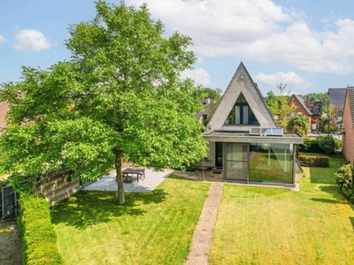 Vrijstaande, lichtrijke woning in het groene Rotselaar