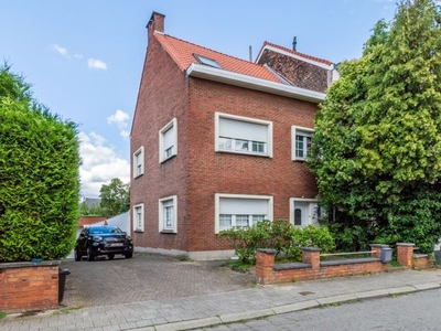 Woning met 4 slaapkamers, terras, tuin en garage