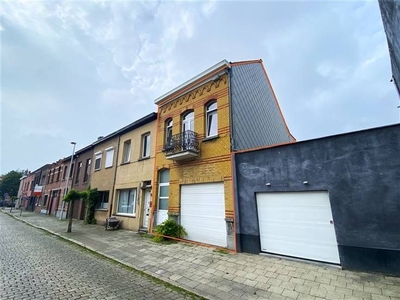 Woning met grote garage in het centrum van Schoten