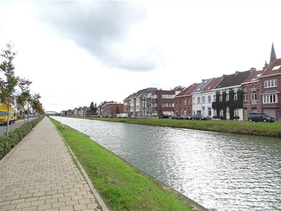 Zeer gunstig gelegen autostaanplaats(en) vlakbij het centrum