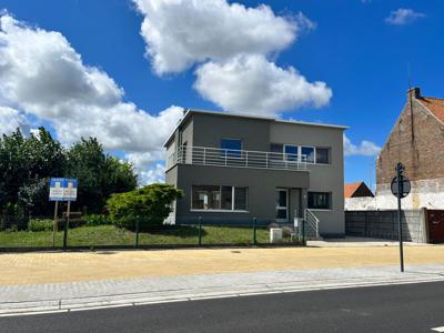 Alleenstaande woning met grote tuin te Knokke-Westkapelle