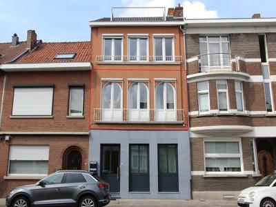 Appartement op gunstige locatie met groot terras