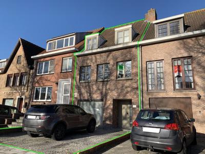 Bel-étage woning met 4 slaapkamers en zéér ruime tuin