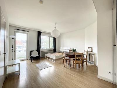 DAILLY - Gestoffeerde studio met balkon