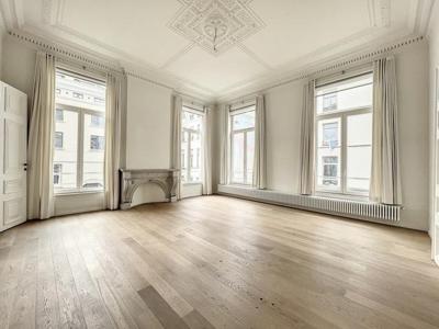 Dansaert - Superb 3 bedroom apartment + parking