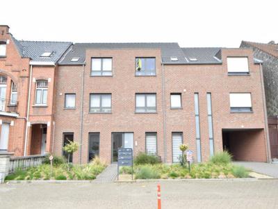 Duplex met één slaapkamer,groot dakterras en garage.