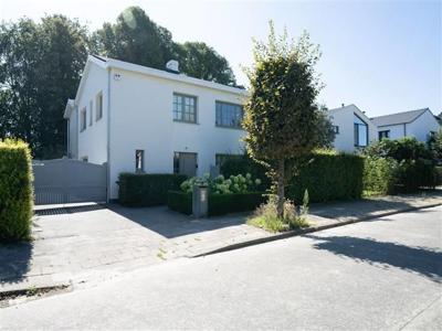 Familievilla met 4 slpk-2 badk- parking en tuin