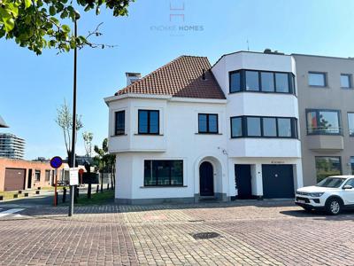 Fraai gerenoveerde hoekwoning vlakbij het centrum van Knokke