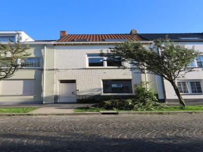 Gerenoveerde energiezuinige zuidgerichte woning met tuin