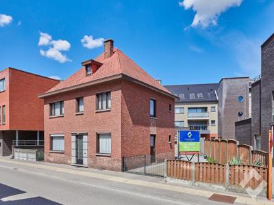 Gunstig gelegen ruime te renoveren centrumwoning (210 m²) me