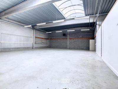 IMMO MDi - Entrepôt de 190m2 avec coin douche et toilette