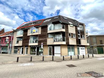 Instapklaar dakappartement met 2-slpks, terras en autostaanp