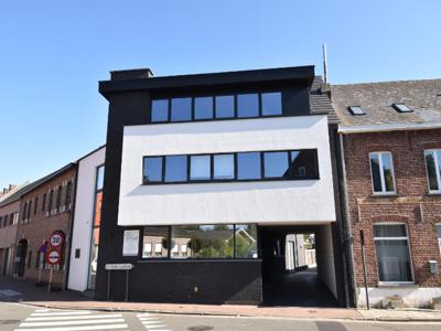 Modern, recent gebouwd 3-slaapkamerappartement met terras