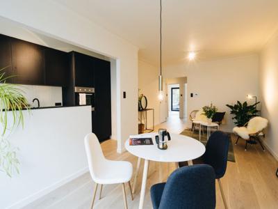 Mooi en licht 2-slaapkamer appartement op toplocatie