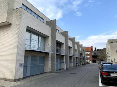 Prachtige, energiezuinige rijwoning met 4 slaapkamers te huu