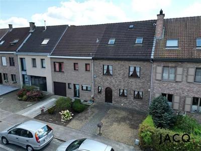 Prachtige woning met 5 slaapkamers en zwembad op toplocatie!