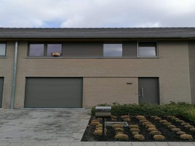 Recente nieuwbouwwoning met 3 ruime slaapkamers en garage