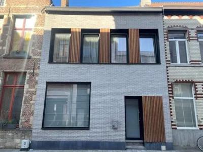 Recente trendy woning in het centrum van Mechelen