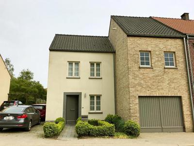 Recente woning met 4 kamers en aangename tuin