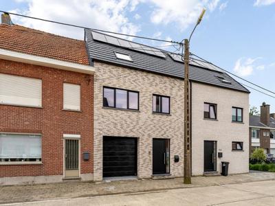 Ruime nieuwbouwwoning met 4 slpkrs nabij centrum Putte