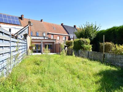 Ruime tussenwoning met 4 slaapkamers, polyvalente benedenru