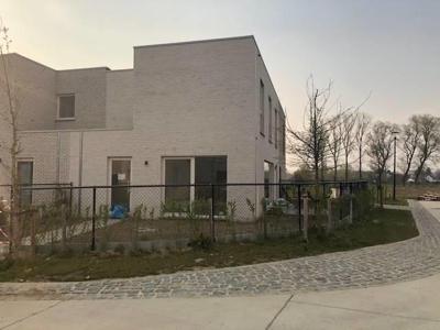 Strakke moderne nieuwbouwwoning gelegen in een rustige nieuw