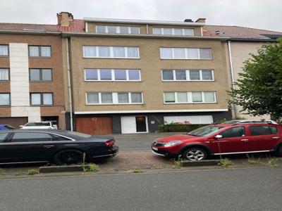 Te huur gemeubeld appartement met garage.