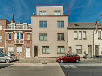 Vernieuwd dakappartement met 1 slaapkamer en terras