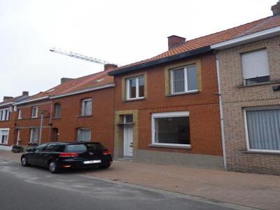 Vernieuwde woning met garage en stadstuintje