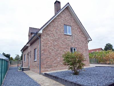 Vrijstaande woning met 3 slpk op 6 a75 ca.