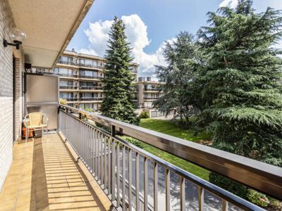 Zonnig appartement met 2 terrassen in rustige wijk