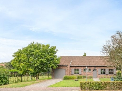 Karaktervolle bungalow met 2 (mogelijk 3/4) slpk en tuin